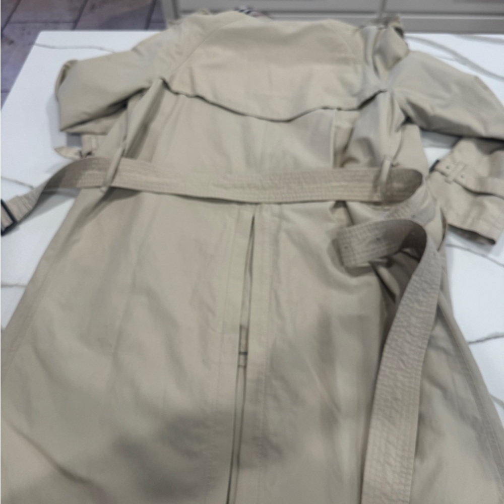 Authentic Burberry Beige Classic Trench Coat - Picture 13 of 15